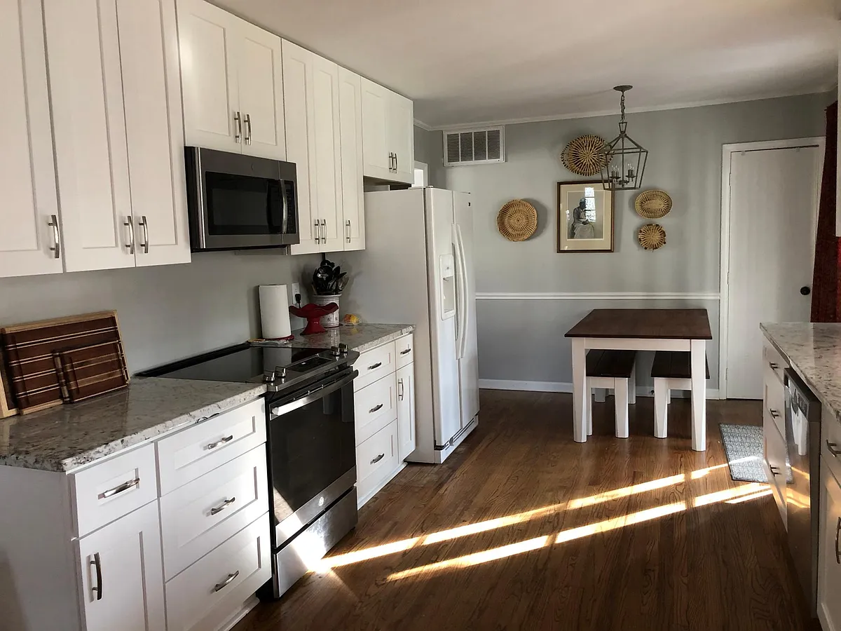 Building Photo - 7501 Fiesta Way