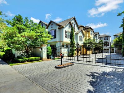 2215 Nantucket Dr #A, Houston, TX, 77057