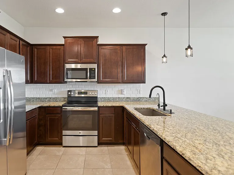3840 Silverlake Way — Photo 6