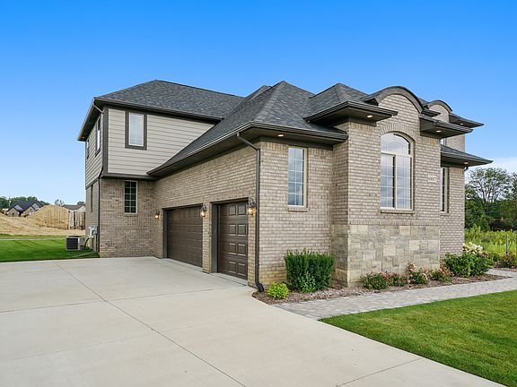 3rd image of 60017 Stonecrest Dr