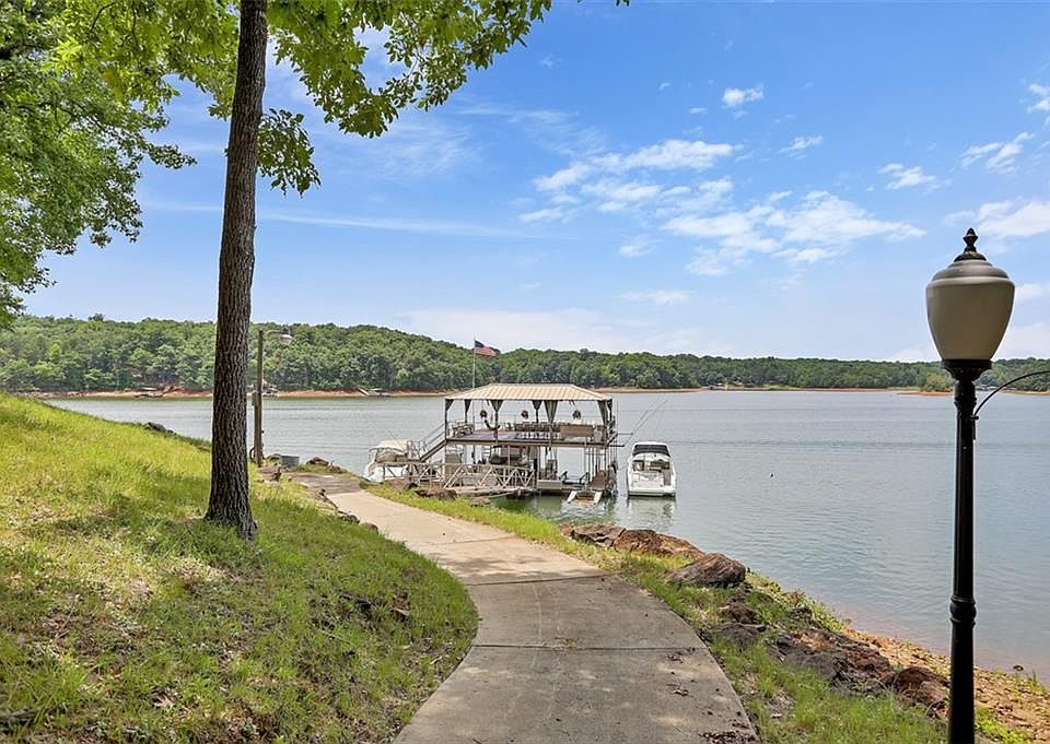 1st image of 300 Royal Oaks Dr