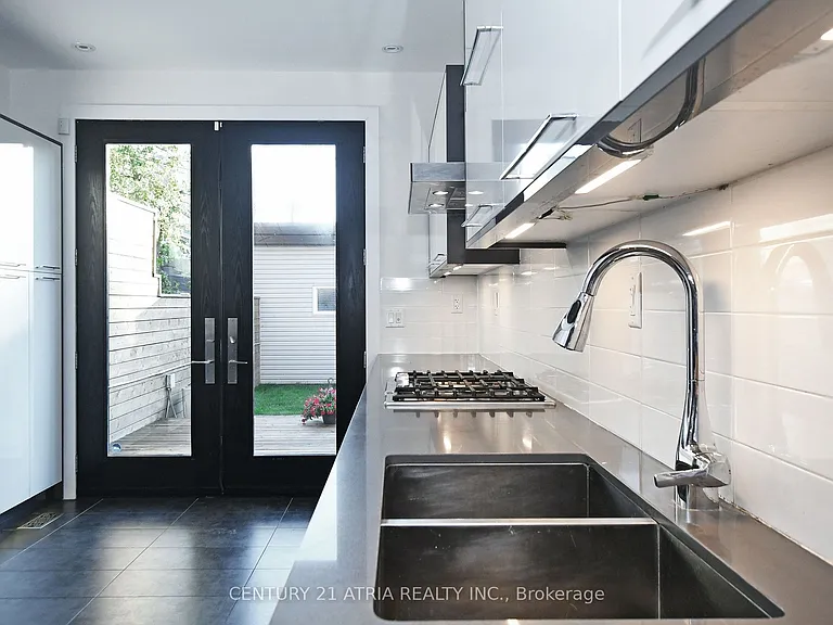 10 Palmerston Ave — Photo 12