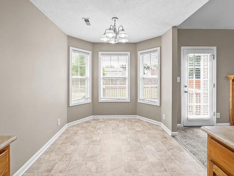 3932 Gaine Dr — Photo 6