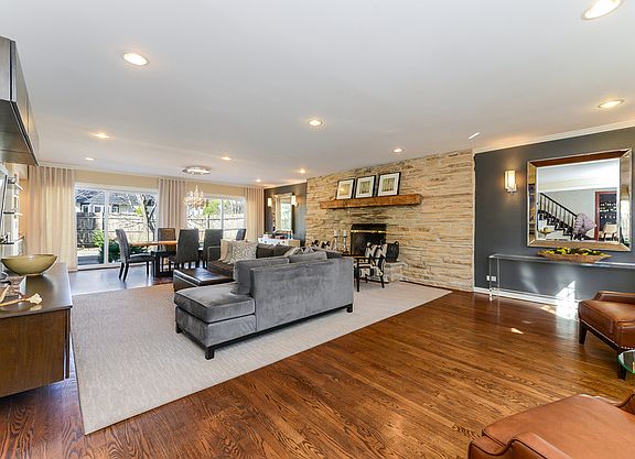 3rd image of 593 Warbler Ct