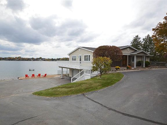 2nd image of 1241 Lake Dr
