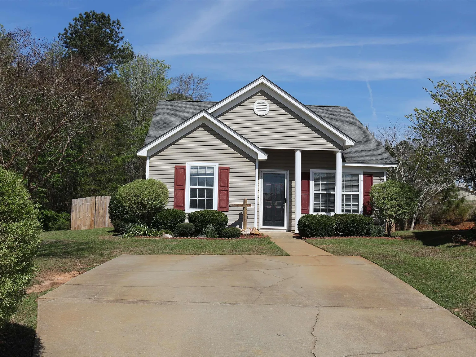 3 bed, 1500 sqft, $2,000 — Photo 2