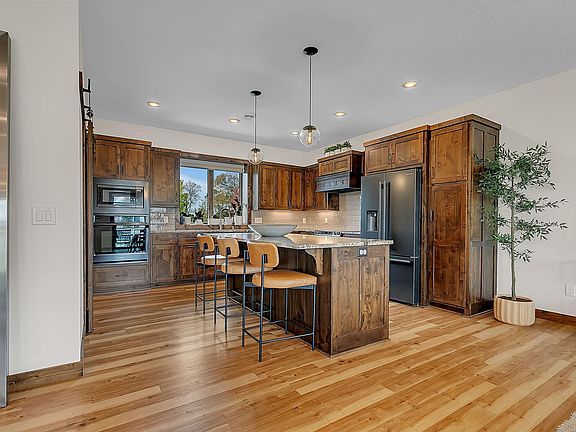 5th image of 3558 Wildflower Rd S