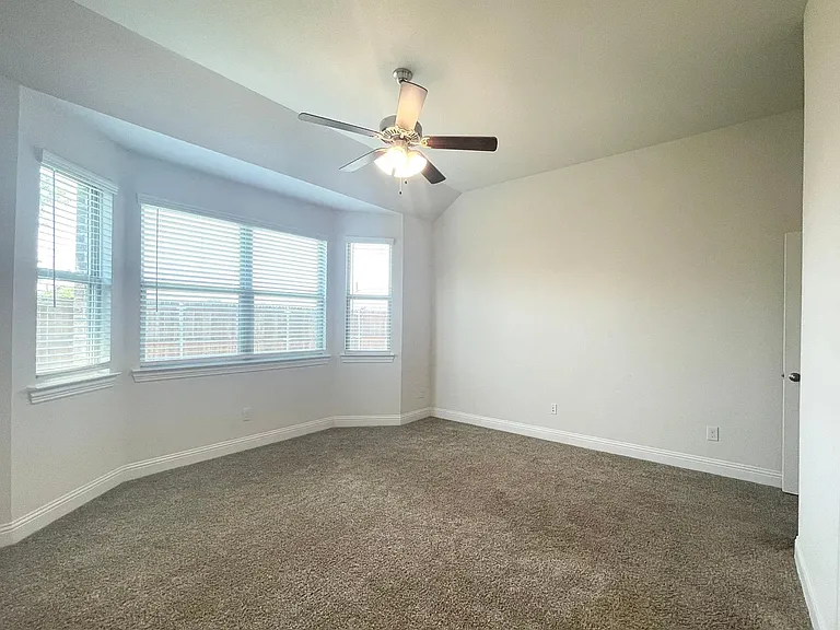 2924 Log Cabin Dr — Photo 17