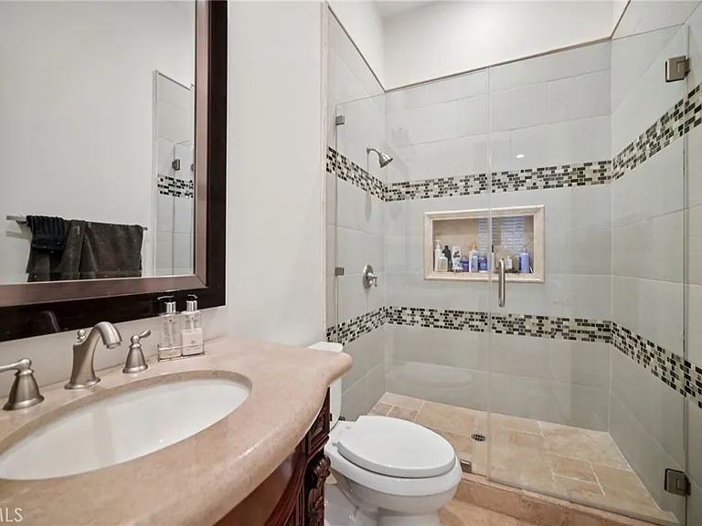 17401 Raymer St — Photo 22