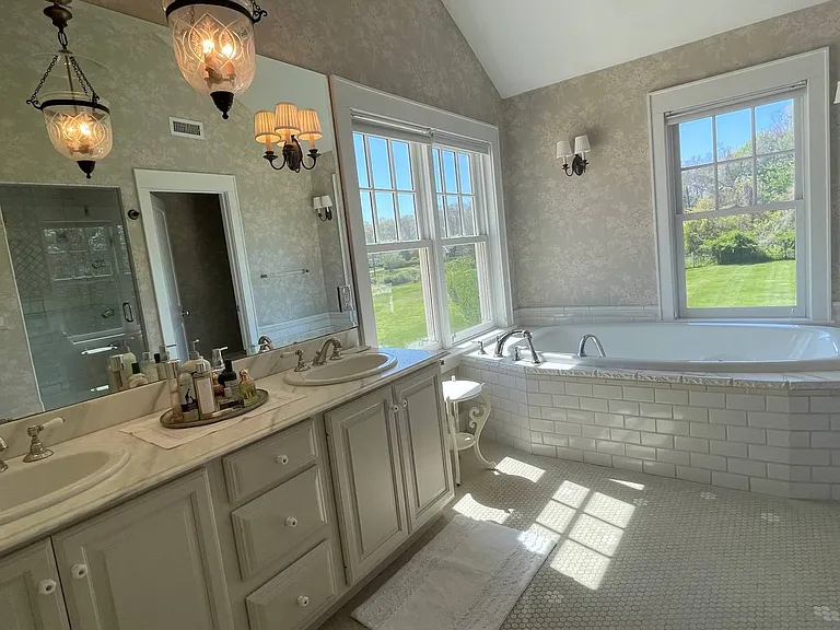 111 Cove Hollow Rd — Photo 25