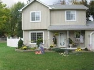 980 Meadowlark Dr, Waterford, MI 48327