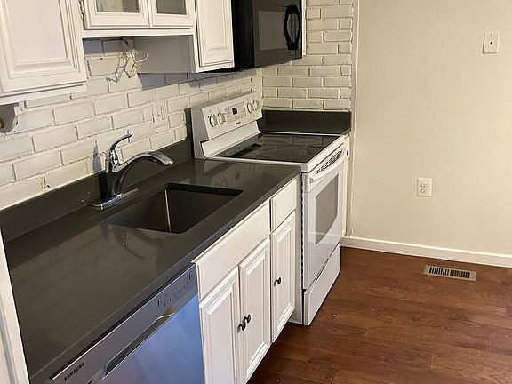 3rd image of 1311 Dulles Pl
