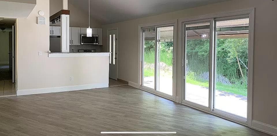 1st image of 11 Northwood Dr