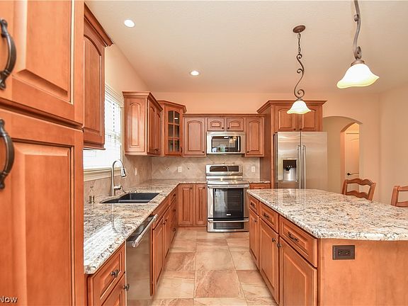 5th image of 132 Saybrook Blvd