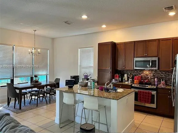 3214 W 97th St #0, Hialeah, FL 33018