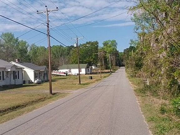 5th image of 924 Old Lilesville Rd