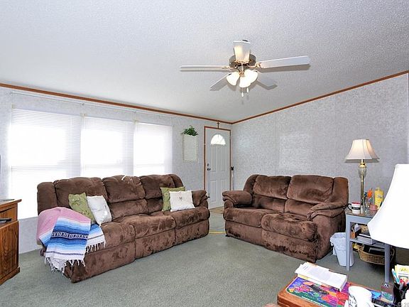 3rd image of 932 W 137th Pl