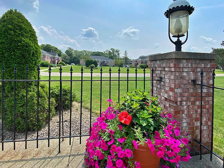 Quakertowne — Photo 15