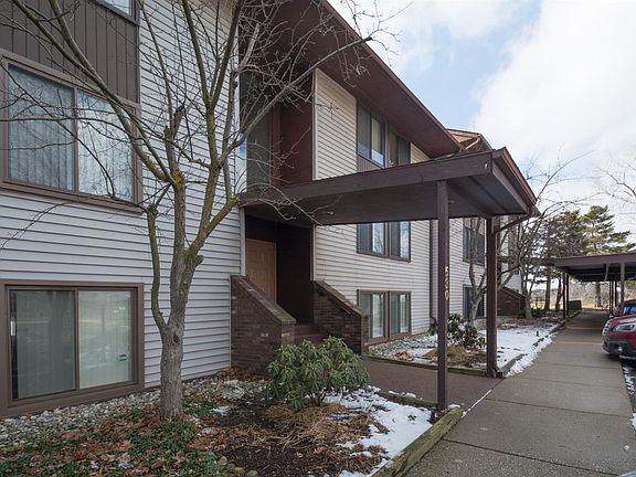 4th image of 530 Cliffs Dr