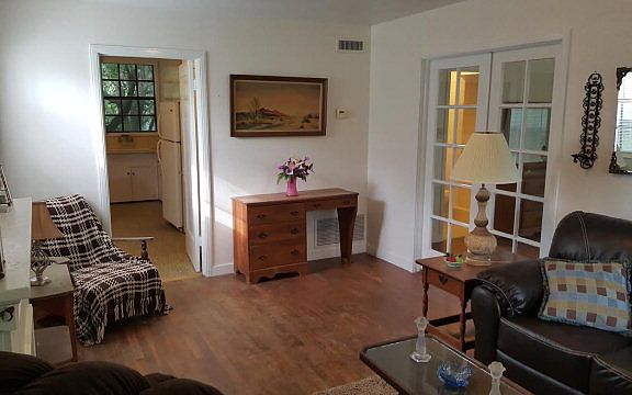 3rd image of 435 Charles Ave