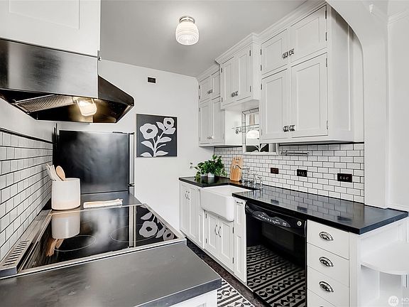 3rd image of 1120 17th Ave APT 204