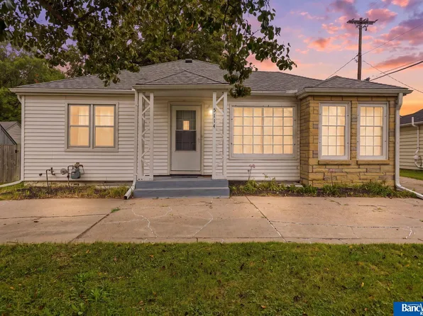 5114 Randolph St, Lincoln, NE 68510