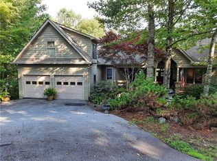 112 Kanasgowa Dr, Brevard, NC 28712