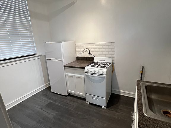 4th image of 815 W Bradley Pl #0B-1Ba-300Sqft
