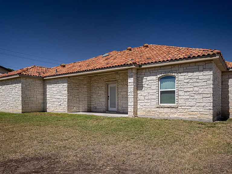 101 Margaret Ln — Photo 16