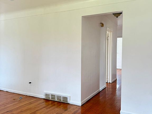 4th image of 12000 Bloom Ave #1