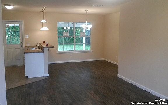 4th image of 607 Canyonwood Dr