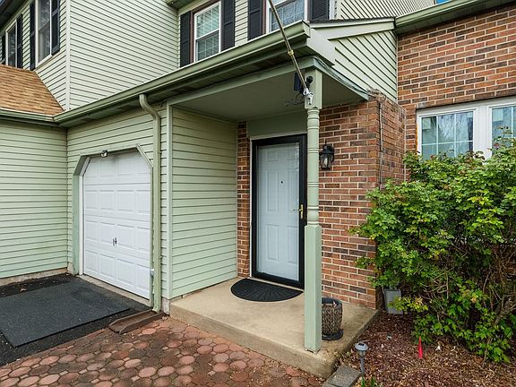 3rd image of 348 Parkview Way