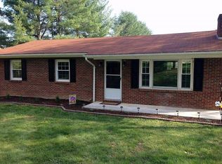 352 Harper Rd, Lewisburg, WV 24901