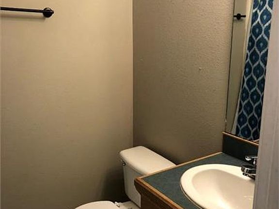3rd image of 433 Idlewild Dr