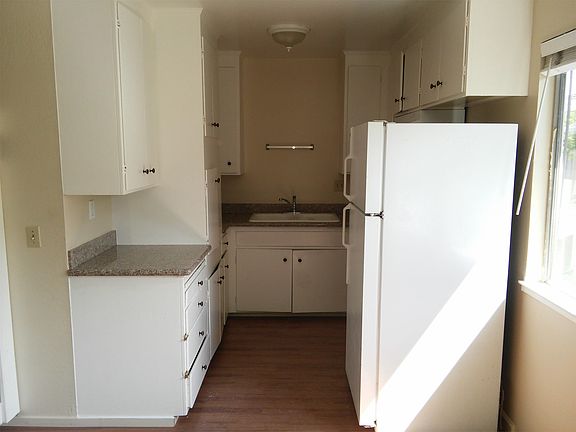 5th image of 2242 Shamrock Dr APT 4