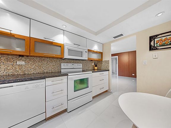 3rd image of 6039 Collins Ave APT 836