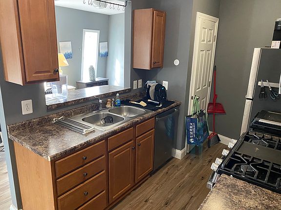 Kitchen, open breakfast bar into living room, dishwasher
