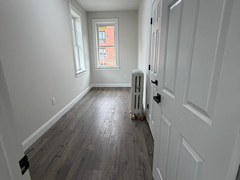 E 232nd St — Photo 1
