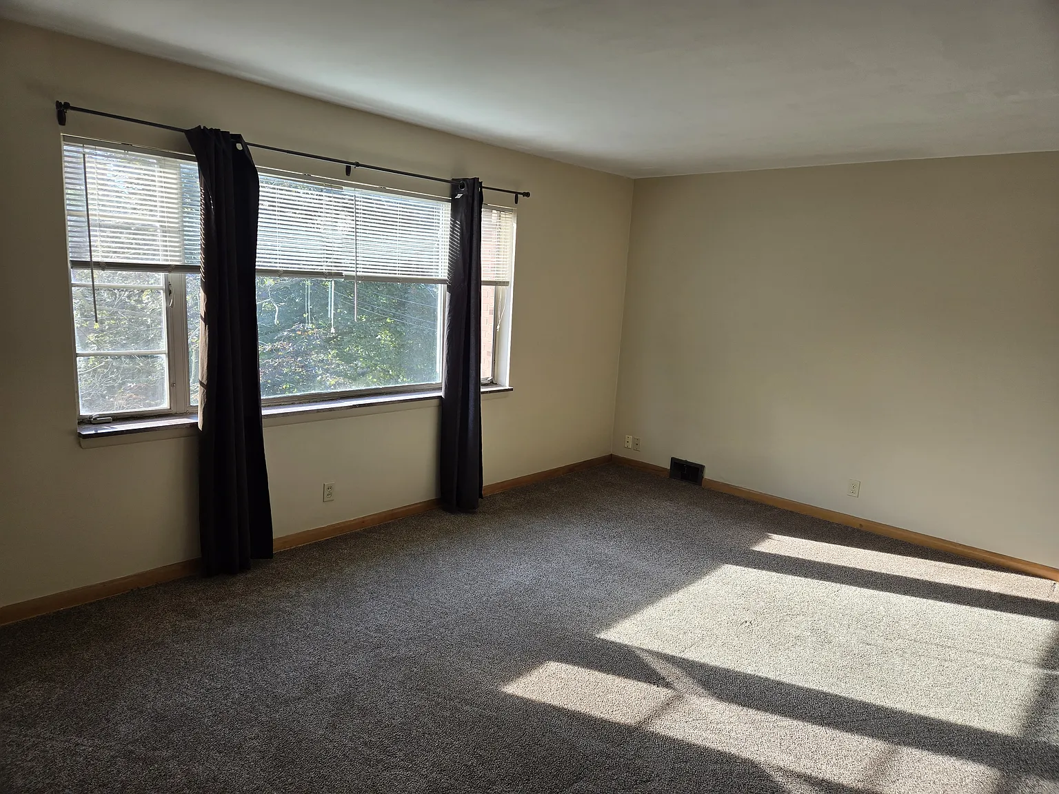 2 bed, 1.5 bath, 1500 sqft, $1,095 — Photo 2