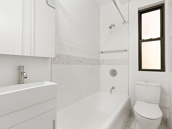 3rd image of 225 W 23rd St #2255J