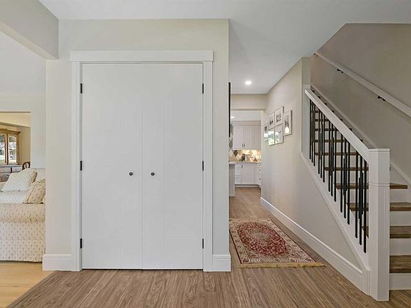 4th image of 315 S Woodpark Pl SW