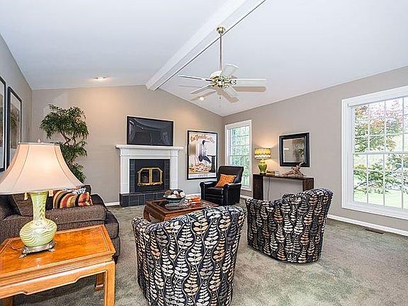 4th image of 1096 Coventry Square Dr