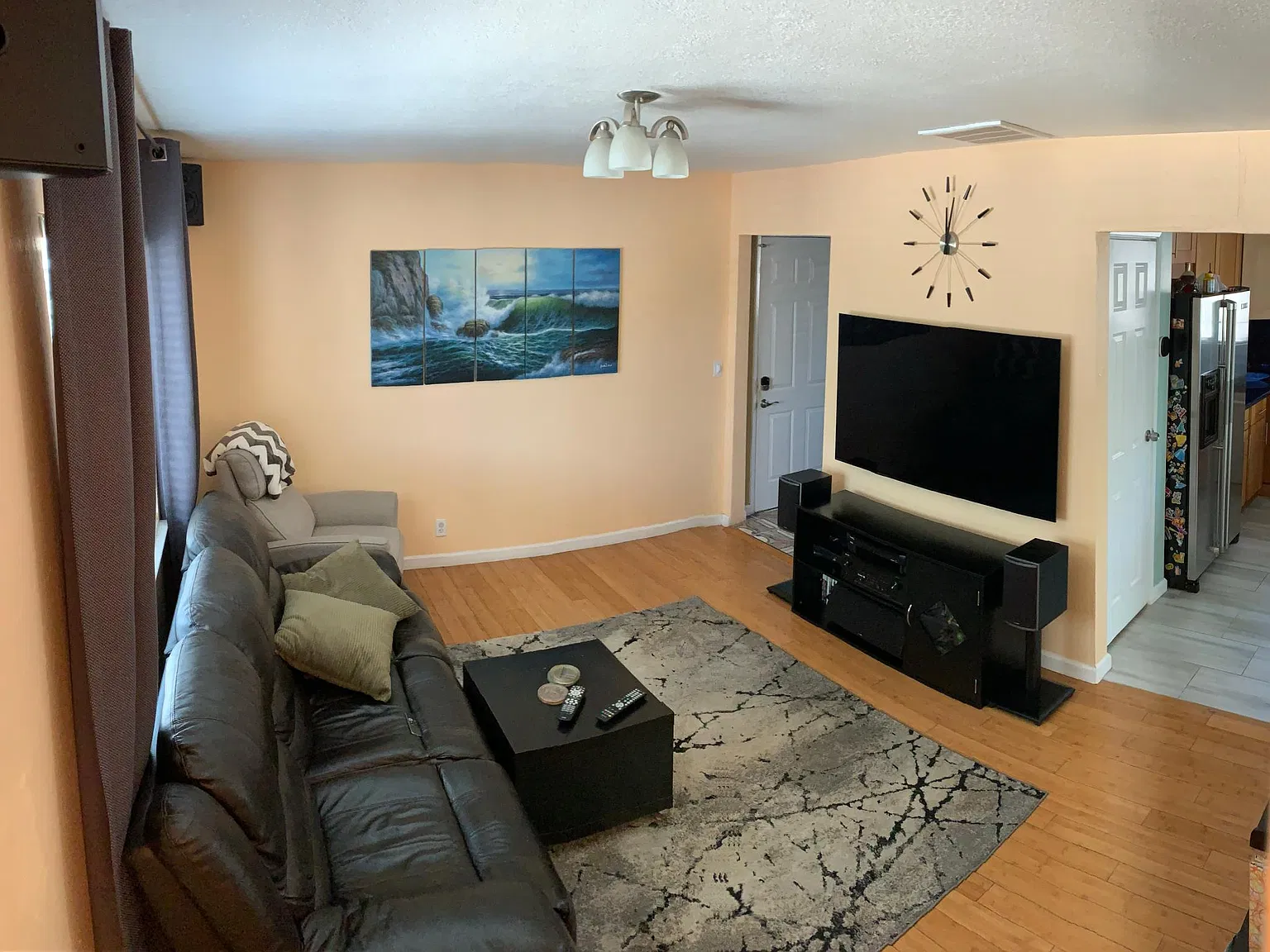 3 bed, 1.5 bath, 1400 sqft, $4,200 — Photo 2