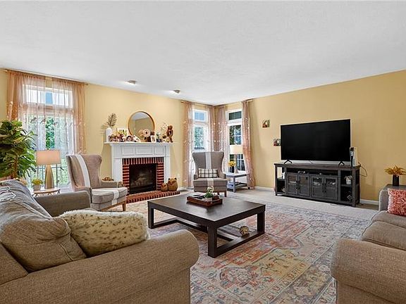 4th image of 1403 N Shevlin Ct