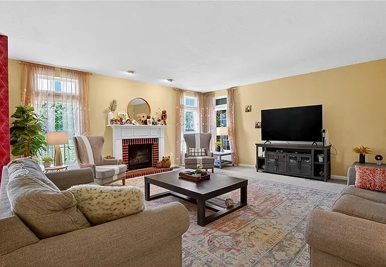 1403 N Shevlin Ct — Photo 4