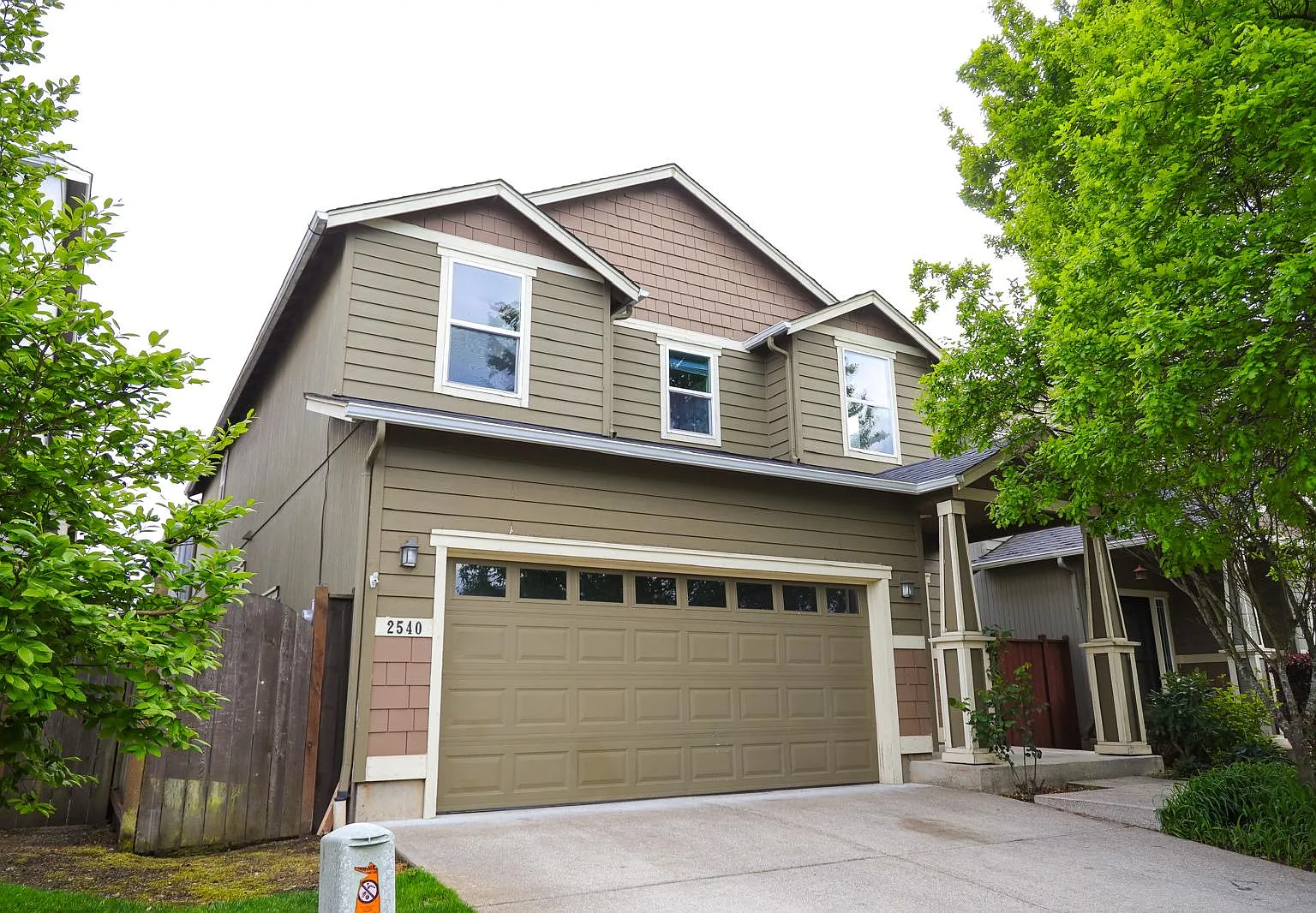 4 bed, 2.5 bath, 2276 sqft, $2,600 — Photo 1