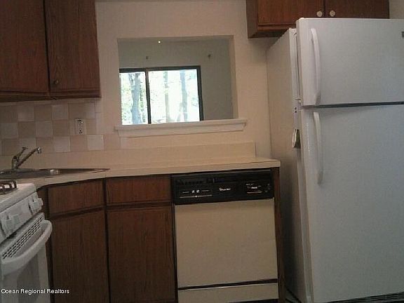 3rd image of 903 Arlington Dr