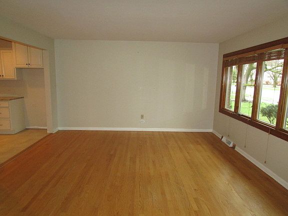 3rd image of 17 Rosemont Ave