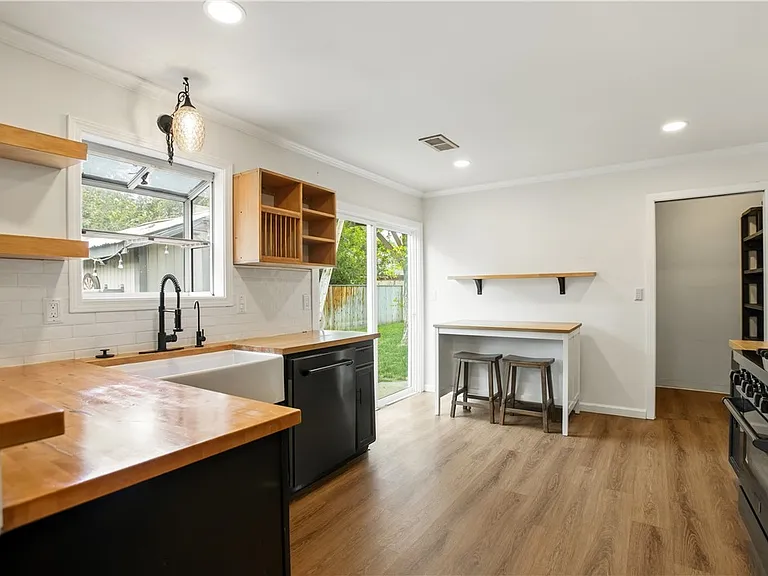 3359 Locust St — Photo 8