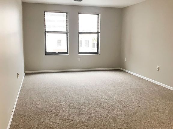 4th image of 630 1st Ave N #325
